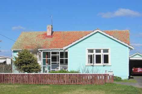 Photo of property in 15 Hulke Street, Foxton, 4814