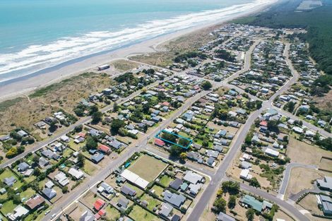 Photo of property in 98 Park Avenue, Waitarere Beach, Levin, 5510