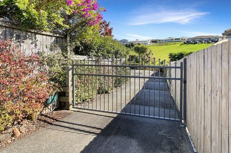 Photo of property in 15 Ina Ville Drive, Pukekohe, 2120
