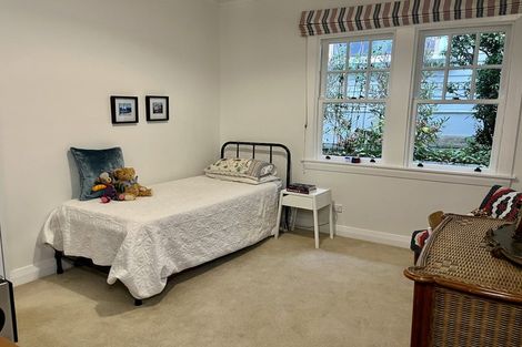 Photo of property in 58 Glen Road, Kelburn, Wellington, 6012