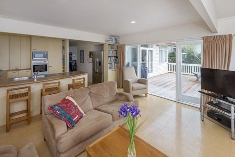 Photo of property in 4 Clematis Avenue, Murrays Bay, Auckland, 0630