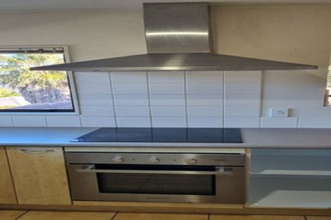 Photo of property in 22 Baulcomb Parade, Windsor Park, Auckland, 0632