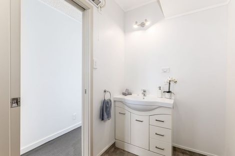 Photo of property in 39 Marine Parade, Eastbourne, Lower Hutt, 5013