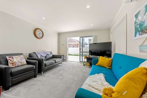 Photo of property in 2/267c Shirley Road, Papatoetoe, Auckland, 2025