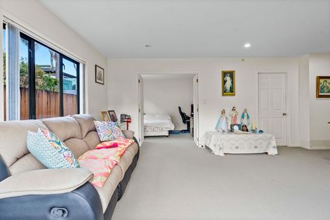Photo of property in 1/52 Taharoto Road, Takapuna, Auckland, 0622