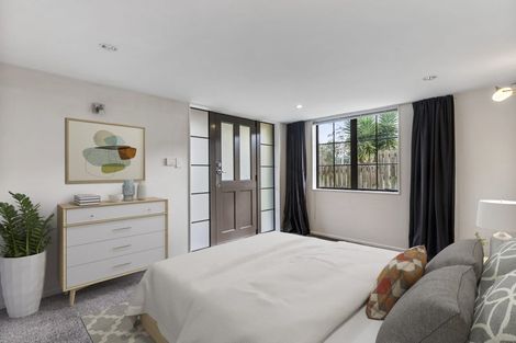 Photo of property in 120 Gossamer Drive, Pakuranga Heights, Auckland, 2010