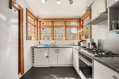 Photo of property in 129 Grant Road, Thorndon, Wellington, 6011