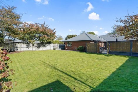 Photo of property in 16 Riverwood Boulevard, Redwood, Christchurch, 8051