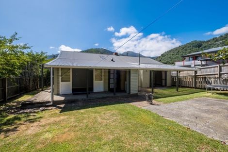 Photo of property in 41 Durham Street, Picton, 7220