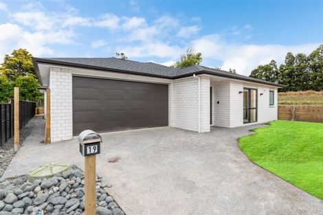 Photo of property in 19 Reserva Crescent, Kumeu, 0810