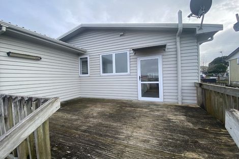 Photo of property in 33 Wharf Road, Te Atatu Peninsula, Auckland, 0610