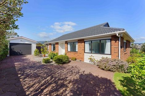 Photo of property in 23 Reeves Street, Waikanae Beach, Waikanae, 5036