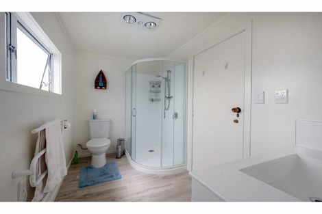 Photo of property in 9a Kawaha Point Road, Fairy Springs, Rotorua, 3015