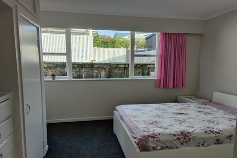 Photo of property in 2/11 Seaview Avenue, Northcote, Auckland, 0627