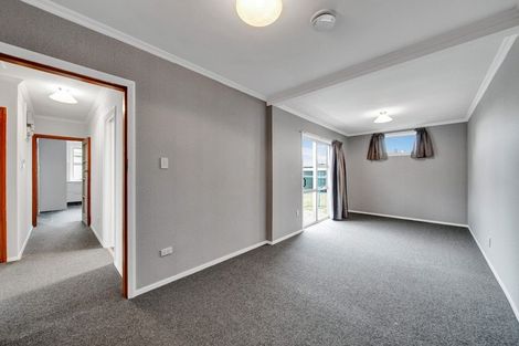 Photo of property in 8 Bone Crescent, Hawera, 4610