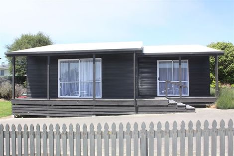 Photo of property in 6 Queen Street, Parkside, Timaru, 7910