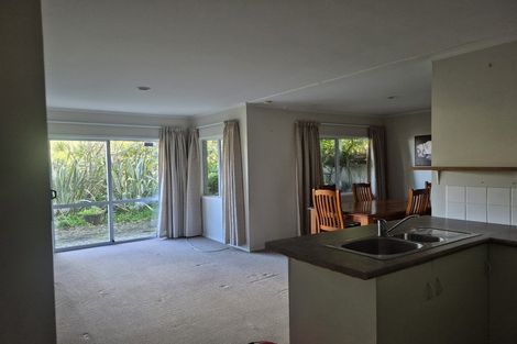 Photo of property in 2 Lexington Drive, Botany Downs, Auckland, 2010