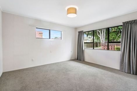 Photo of property in 6 Youngs Road, Papakura, 2110