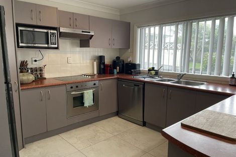 Photo of property in 3 Trelawn Place, Cockle Bay, Auckland, 2014