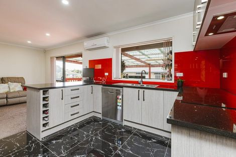 Photo of property in 17 Reyland Close, Weymouth, Auckland, 2103