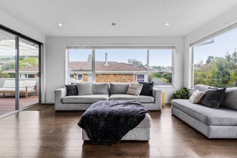 Photo of property in 52 Ravenwood Drive, Forrest Hill, Auckland, 0620