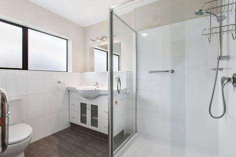 Photo of property in 6 Youngs Road, Papakura, 2110