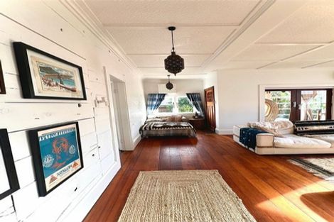 Photo of property in 20 Mcfarlane Street, Oakura, 4314