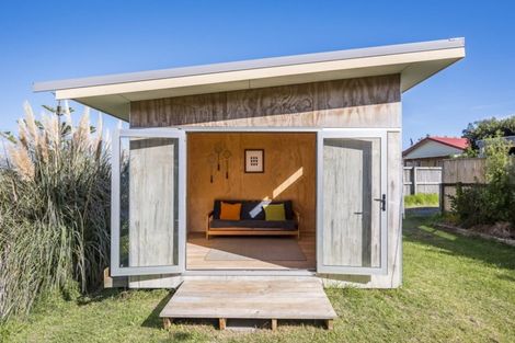 Photo of property in 33a Hicks Crescent, Waikanae Beach, Waikanae, 5036