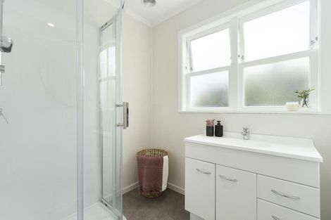 Photo of property in 3a Harding Avenue, Te Atatu South, Auckland, 0610