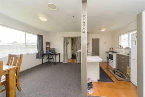 Photo of property in 10 Gladys Place, Kelvin Grove, Palmerston North, 4414