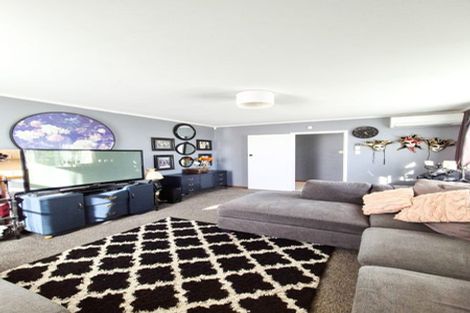 Photo of property in 35 Ross Crescent, Fairfield, Hamilton, 3214