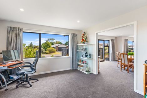 Photo of property in 24 Barry Curtis Place, Levin, 5510