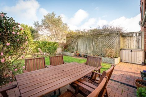 Photo of property in Mt Carmel Mews, 11/9 Arawa Road, Hataitai, Wellington, 6021