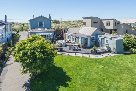 Photo of property in 4 Marine Parade, North New Brighton, Christchurch, 8083