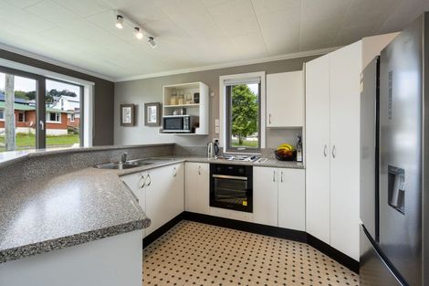 Photo of property in 50 Elwyn Crescent, Green Island, Dunedin, 9018