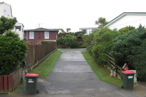 Photo of property in 42 Fitzpatrick Street, Newlands, Wellington, 6037