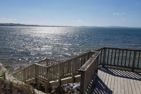 Photo of property in 19 Karoro Road, One Tree Point, 0118