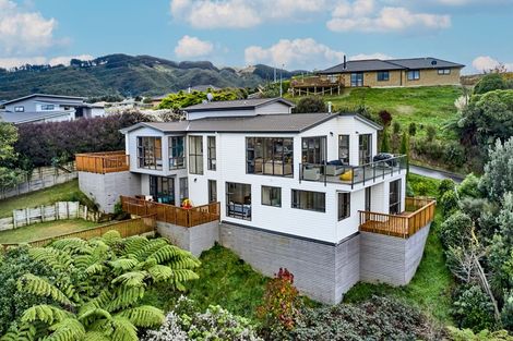 Photo of property in 15 Swain Grove, Riverstone Terraces, Upper Hutt, 5018