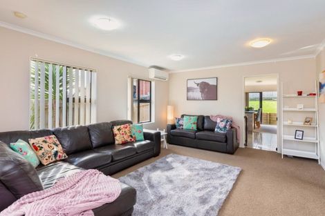 Photo of property in 26 Burton's Drive, Swanson, Auckland, 0614