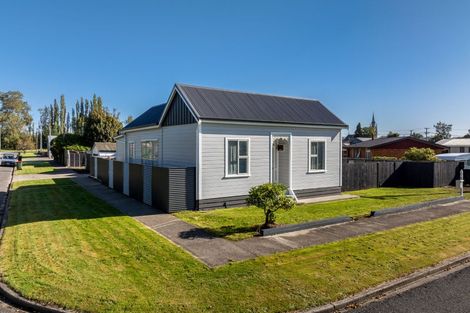 Photo of property in 2 Queen Street, Milton, 9220