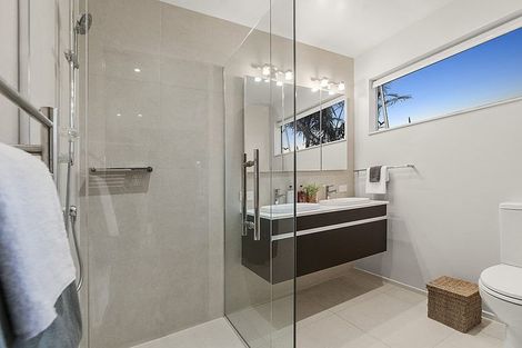 Photo of property in 2a Rushden Terrace, Red Beach, 0932