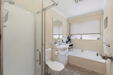 Photo of property in 6 Milne Place, Merrilands, New Plymouth, 4312