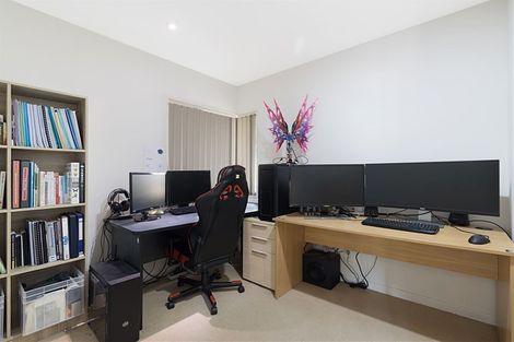 Photo of property in 17 Semillon Avenue, Henderson, Auckland, 0612