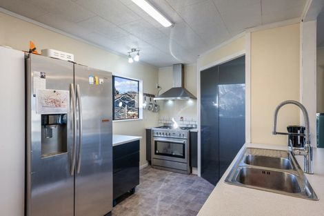 Photo of property in 6 Kawiu Road, Levin, 5510