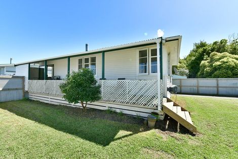 Photo of property in 2/11 Parakai Avenue, Parakai, 0830