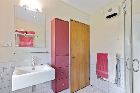 Photo of property in 33 Farnswood Place, Redwood, Christchurch, 8051