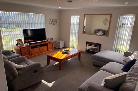Photo of property in 31 Rochfort Crescent, Pyes Pa, Tauranga, 3112