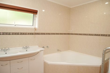 Photo of property in 13 Groves Road, Raumati Beach, Paraparaumu, 5032