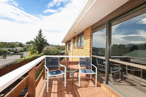 Photo of property in 2 Caledonia Place, Highlands Park, New Plymouth, 4312