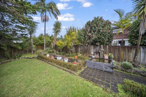 Photo of property in 10 Kirkdale Place, Northcross, Auckland, 0632